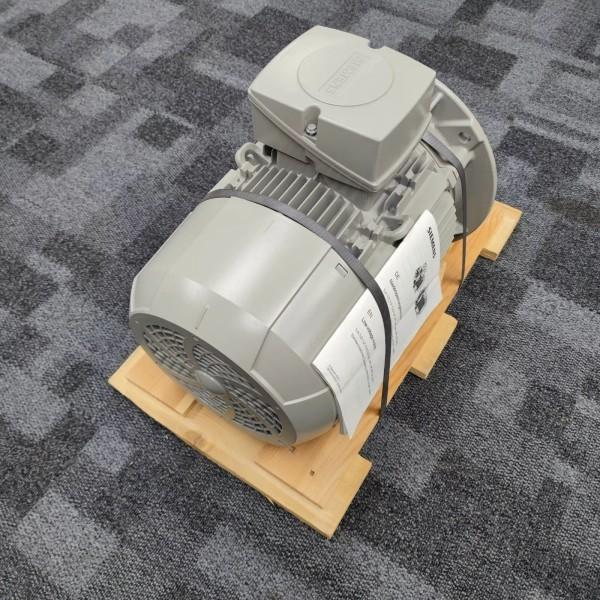 1LE1001-1CA03-4FA4-photo