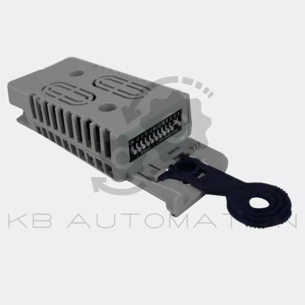 E94AYM33-photo