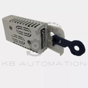 E94AYM33-photo